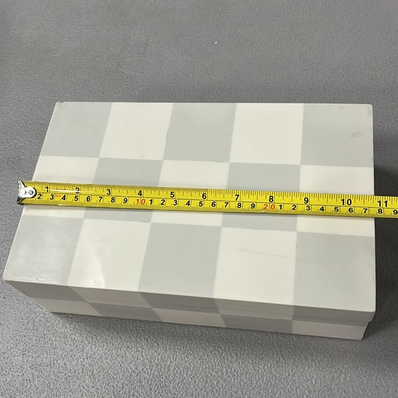 Large Checkered Storage Studio Box - Picture 5 of 8